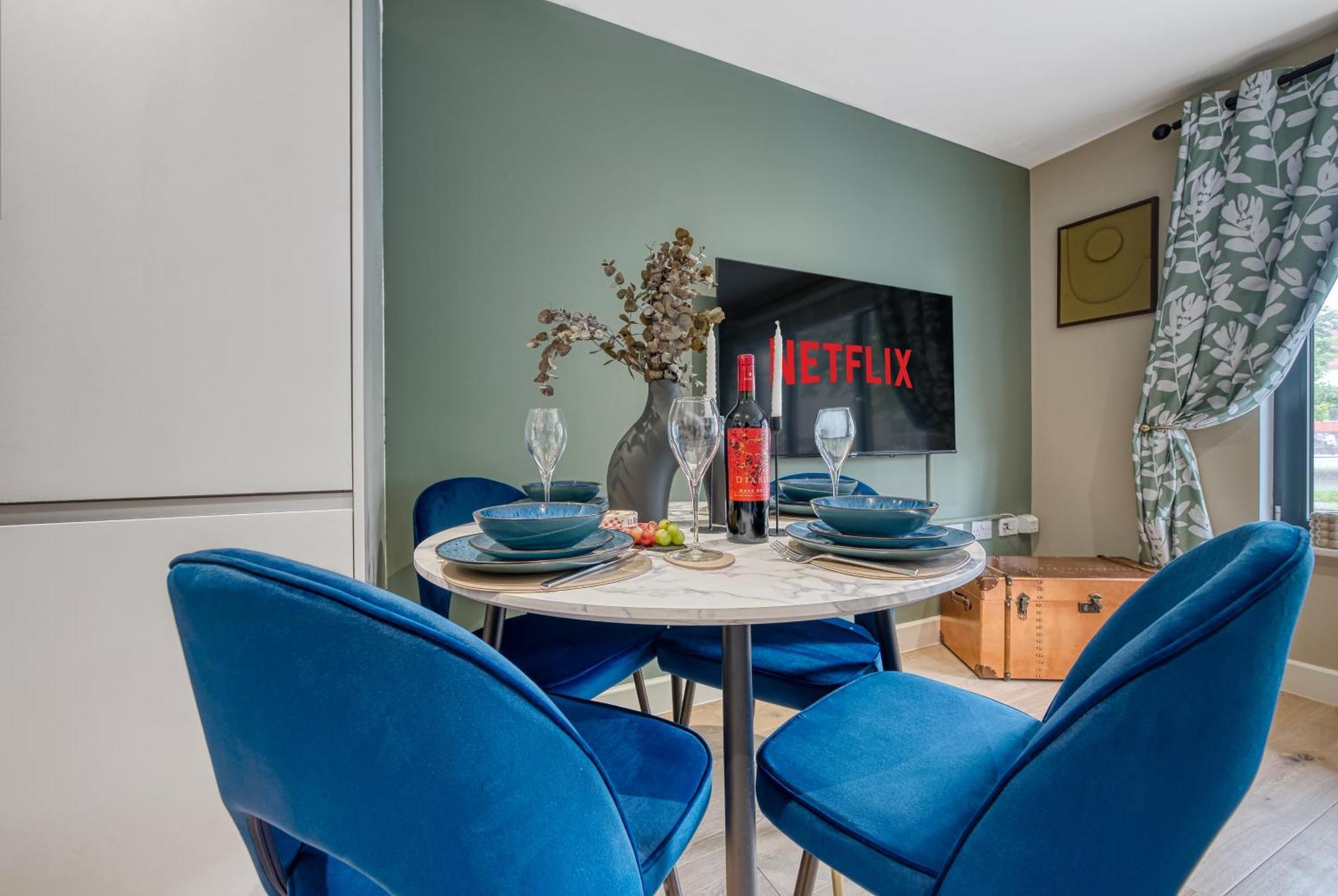 1 Bedroom Ocean Village Luxurious, Stylish & Cosy Apartment, Central Location In Southampton, Sleeps 4 - Summer Special Offer! - By Blue Puffin Stays Buitenkant foto