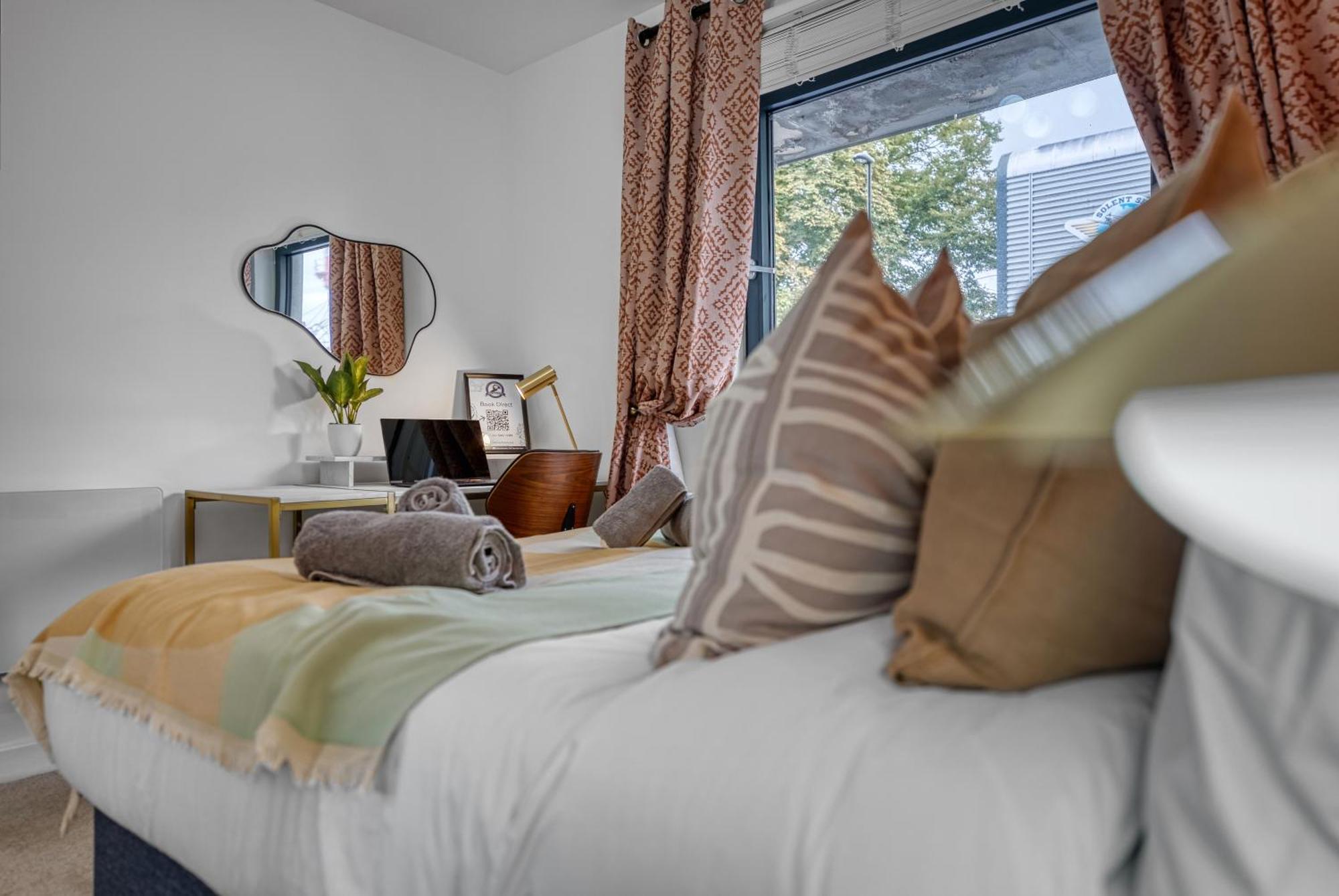 1 Bedroom Ocean Village Luxurious, Stylish & Cosy Apartment, Central Location In Southampton, Sleeps 4 - Summer Special Offer! - By Blue Puffin Stays Buitenkant foto