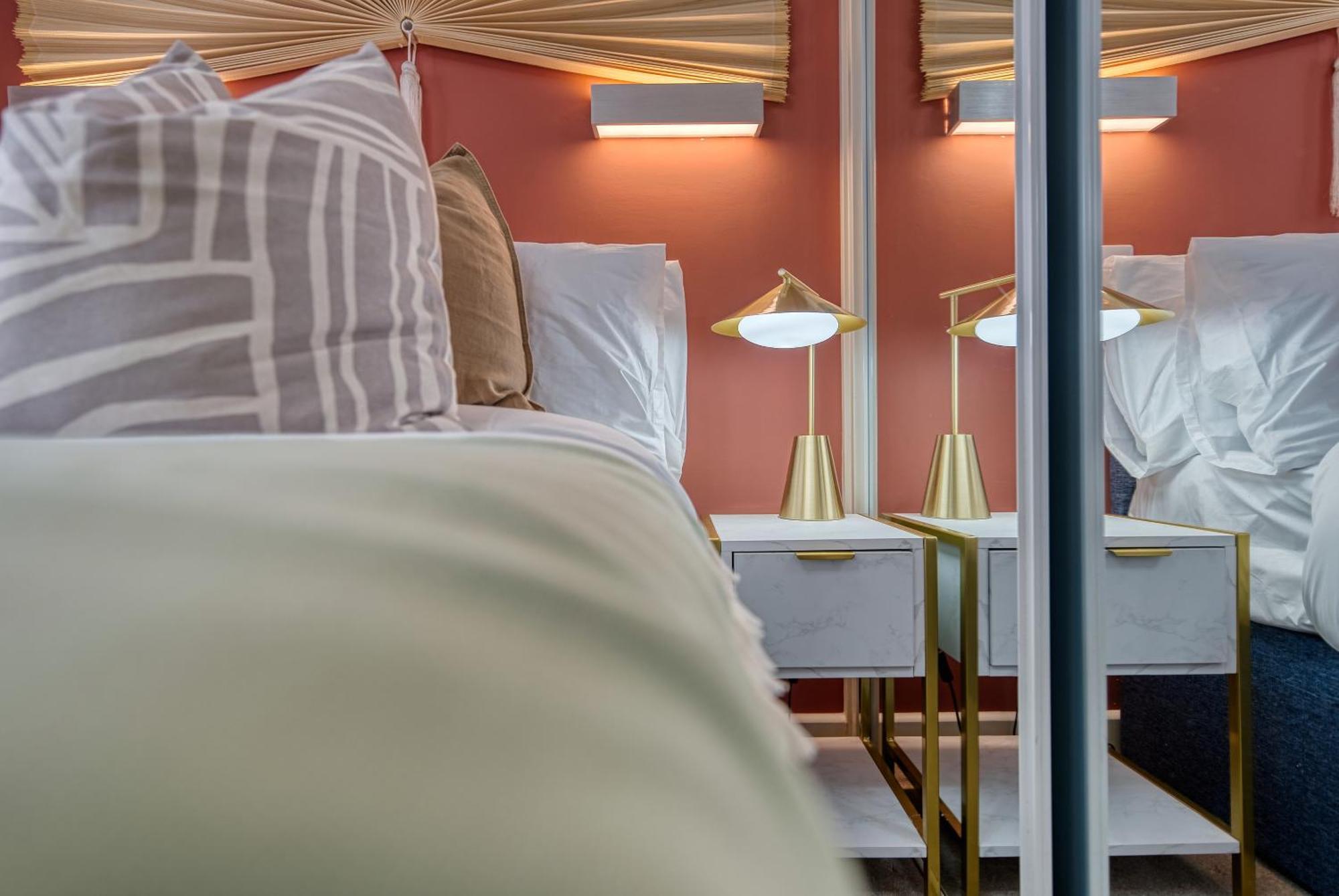 1 Bedroom Ocean Village Luxurious, Stylish & Cosy Apartment, Central Location In Southampton, Sleeps 4 - Summer Special Offer! - By Blue Puffin Stays Buitenkant foto