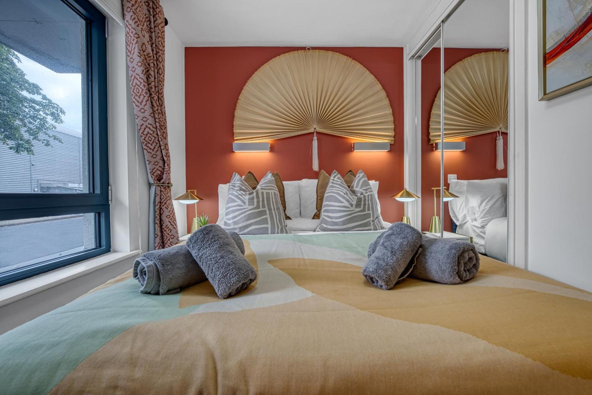 1 Bedroom Ocean Village Luxurious, Stylish & Cosy Apartment, Central Location In Southampton, Sleeps 4 - Summer Special Offer! - By Blue Puffin Stays Buitenkant foto