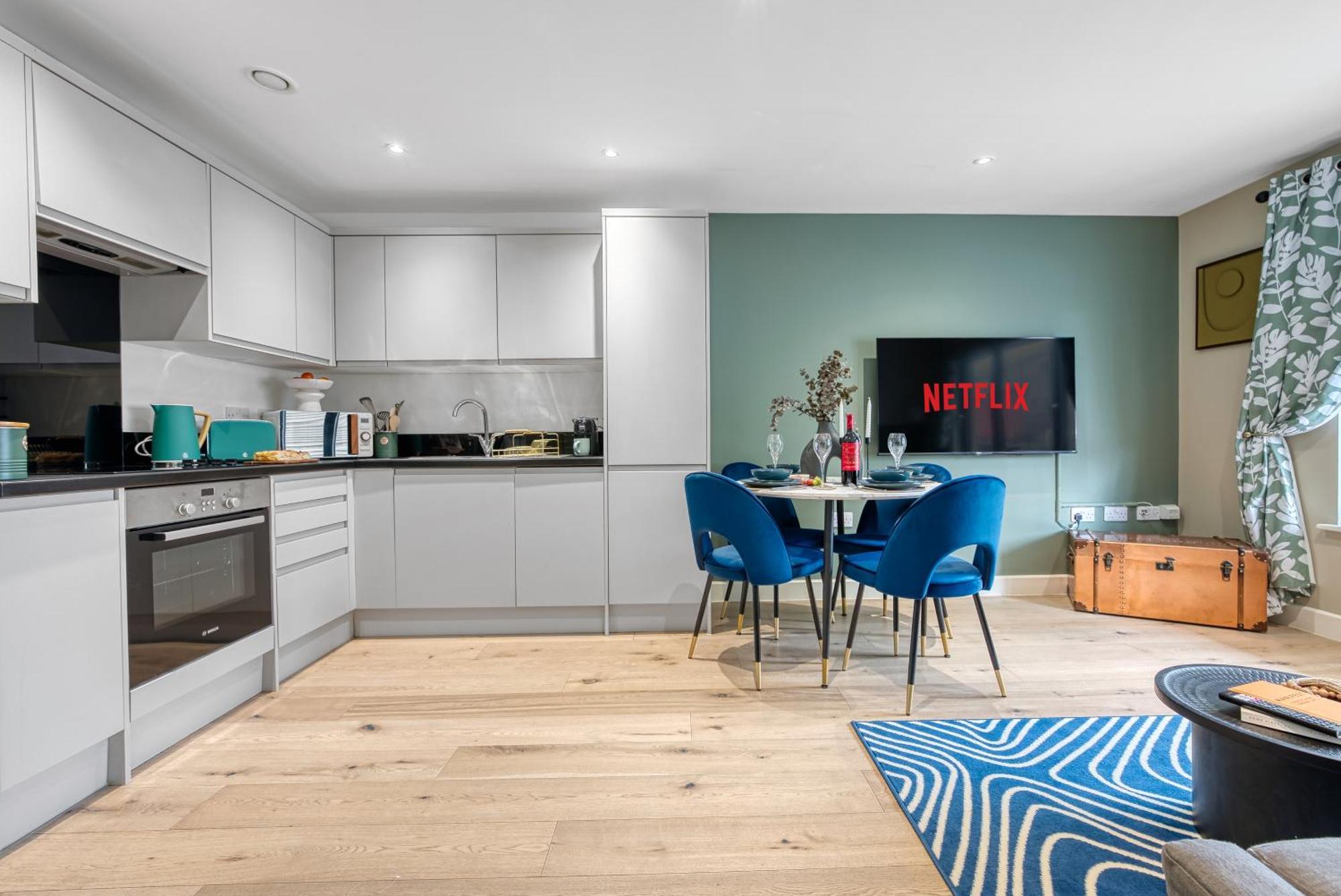 1 Bedroom Ocean Village Luxurious, Stylish & Cosy Apartment, Central Location In Southampton, Sleeps 4 - Summer Special Offer! - By Blue Puffin Stays Buitenkant foto