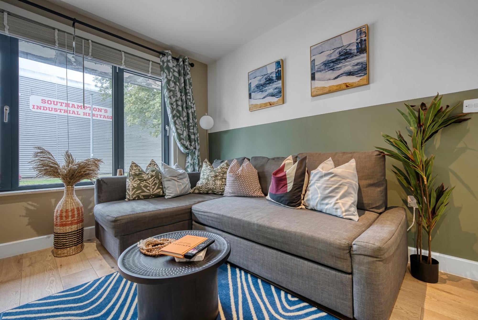 1 Bedroom Ocean Village Luxurious, Stylish & Cosy Apartment, Central Location In Southampton, Sleeps 4 - Summer Special Offer! - By Blue Puffin Stays Buitenkant foto