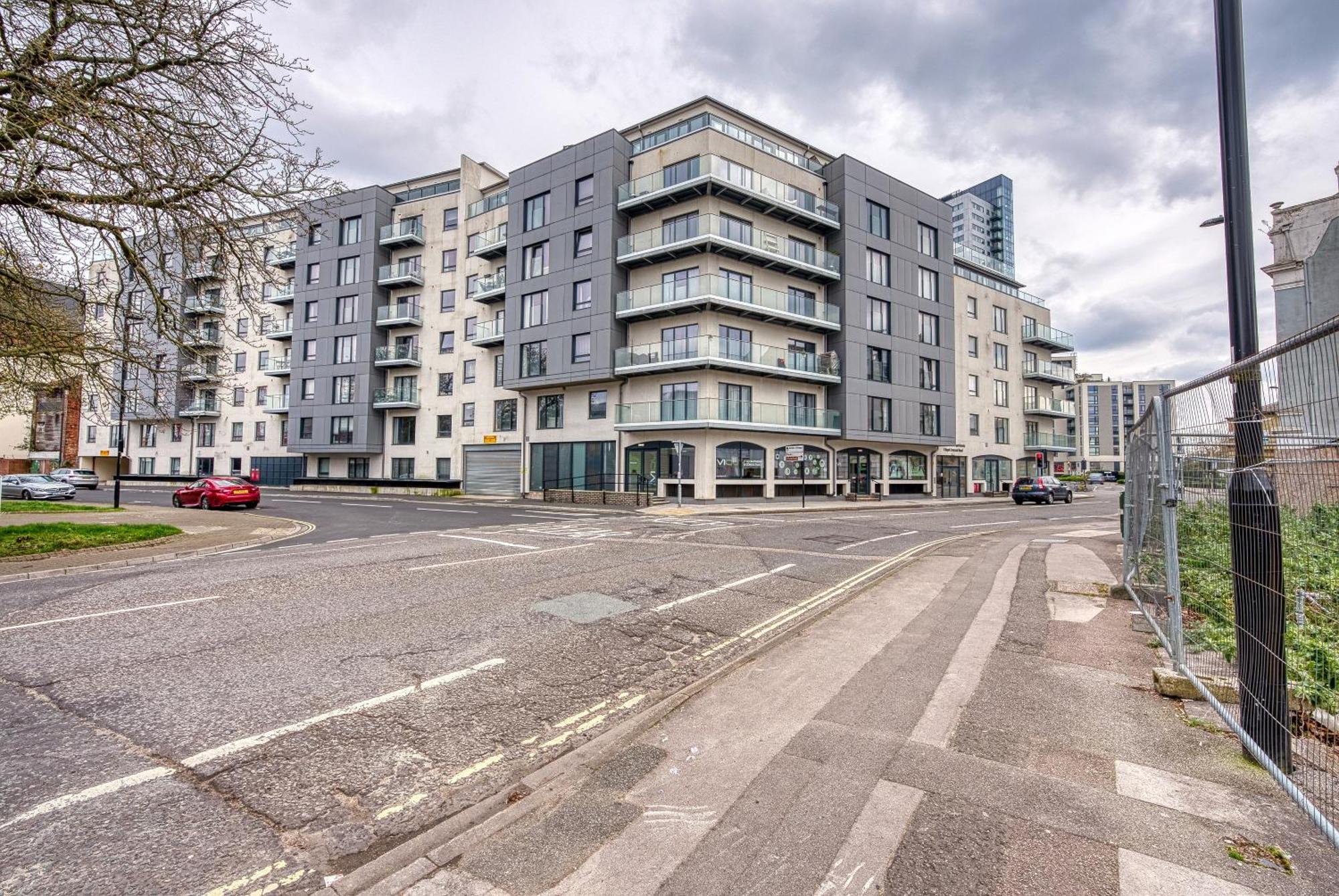 1 Bedroom Ocean Village Luxurious, Stylish & Cosy Apartment, Central Location In Southampton, Sleeps 4 - Summer Special Offer! - By Blue Puffin Stays Buitenkant foto